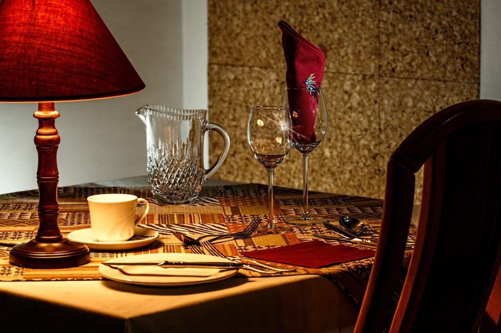 Dinner Table Restaurant Dining  - stevepb / Pixabay