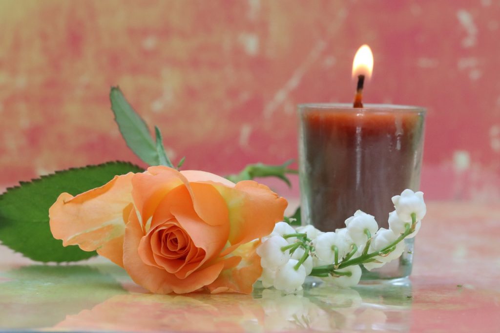 Flower Candle Decoration Romantic  - ARLOUK / Pixabay